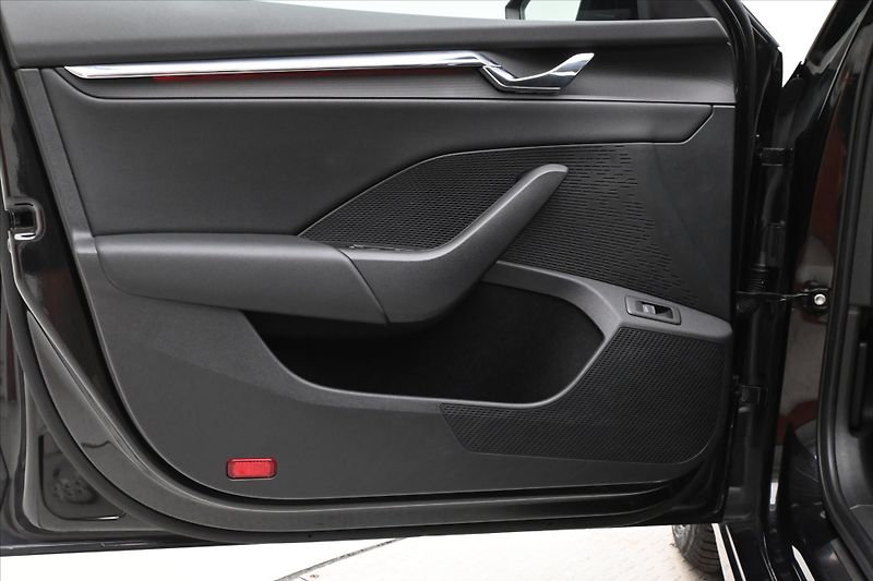 Škoda Octavia 2,0 TDI 110 kW DSG MATRIX LED - fotka 25 z 33