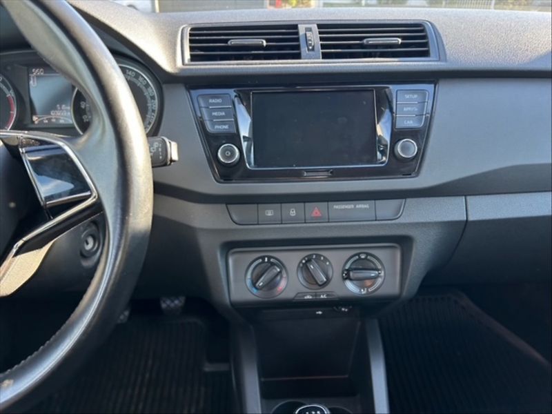 Škoda Fabia 1,0 TSI 70 Ambition - fotka 10 z 11