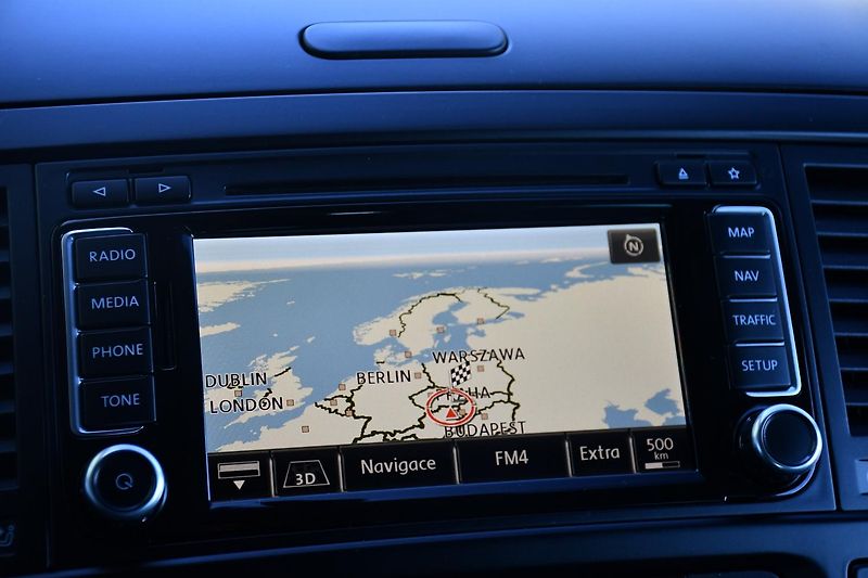 Volkswagen Multivan 2.0TDi ČR 7.MÍST TAŽNÉ M.TOP - fotka 28 z 38