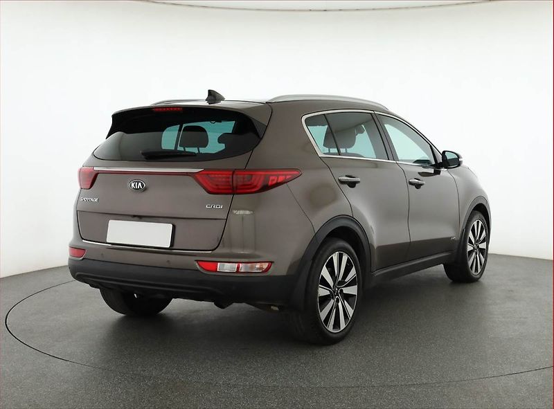 Kia Sportage (2016) 2.0 CRDi, 4X4, Automat - fotka 5 z 16