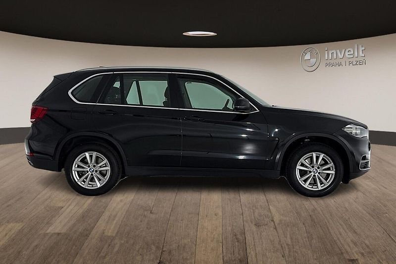BMW X5 xDrive 35i - fotka 2 z 26