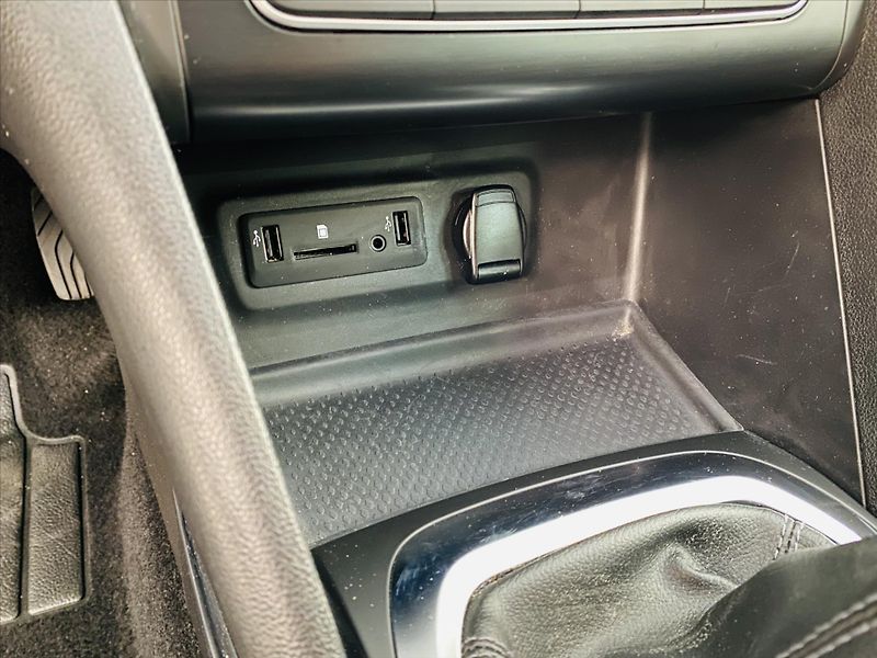 Renault Mégane 1,2 TCe 97kW LED 1. maj. ČR - fotka 23 z 30