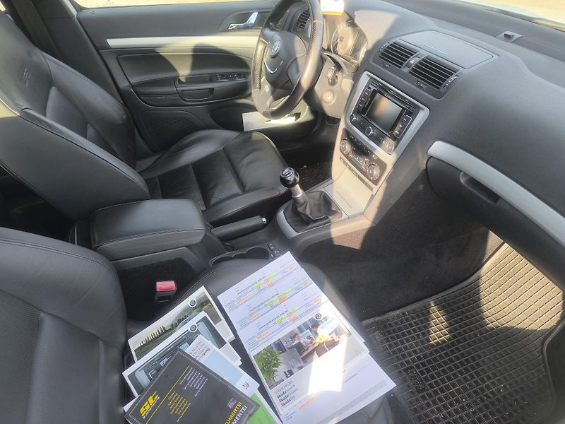 Škoda Octavia RS,KRÁSNÁ,100TKM,SERVISKA,1MAJ - fotka 11 z 30