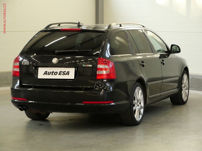 Škoda Octavia (2009) 2.0 TFSi, RS, xenon, autoAC - fotka 4 z 21