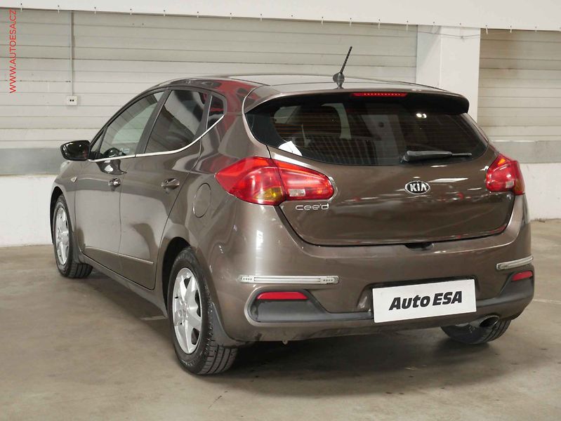 Kia Ceed (2014) 1.4 CVVT, ČR, AC, temp - fotka 4 z 18