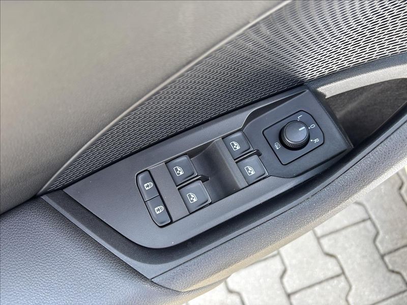 Škoda Octavia 2,0 TDI 85kW Ambition - fotka 19 z 38