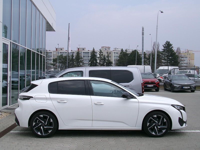 Peugeot 308 ALLURE PACK 1.2 PureTech 96kW - fotka 10 z 14