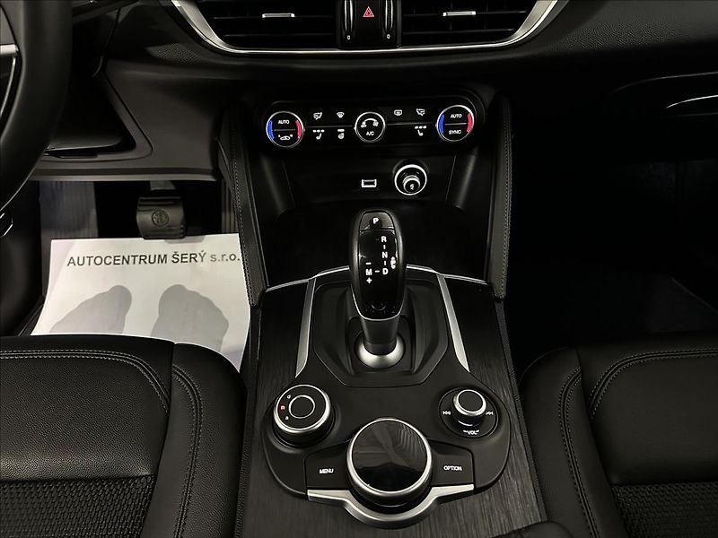 Alfa Romeo Stelvio 2.2JTDM 154kW Q4 SUPER 2XKOLA - fotka 25 z 40