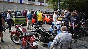 Nablýskané historické vozidla a motorky obsadily v neděli 19. května centrum Prostějova. 19.5. 2024