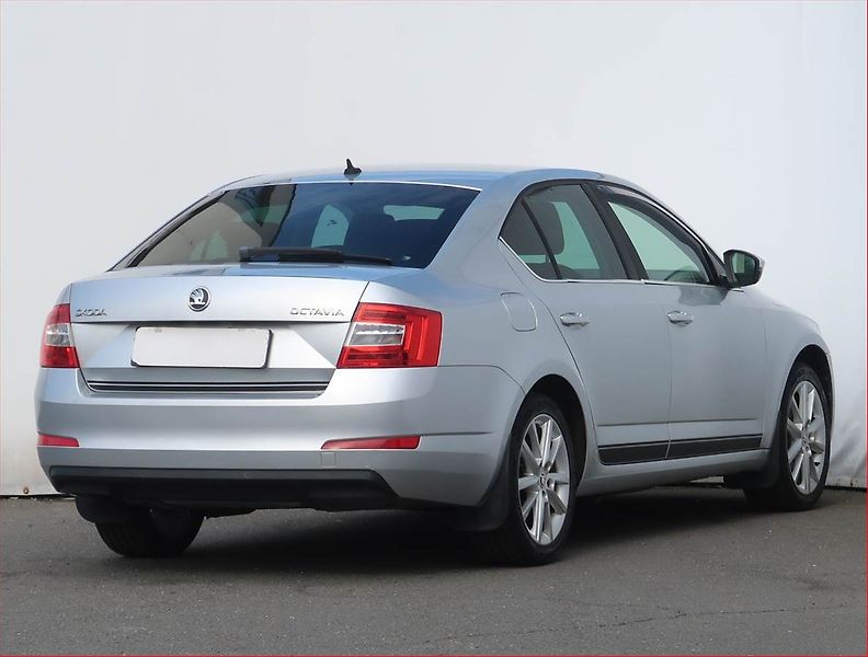 Škoda Octavia (2014) Elegance 1.2 TSI, Serv.kniha - fotka 5 z 19
