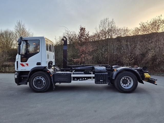 Iveco Eurocargo 180E32 4x2 hákový natahovák - fotka 6 z 15
