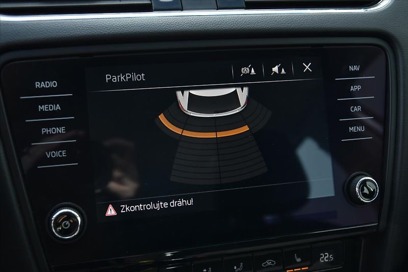 Škoda Octavia 1.6 TDI 85kW DSG LED NAVI ČR - fotka 19 z 24
