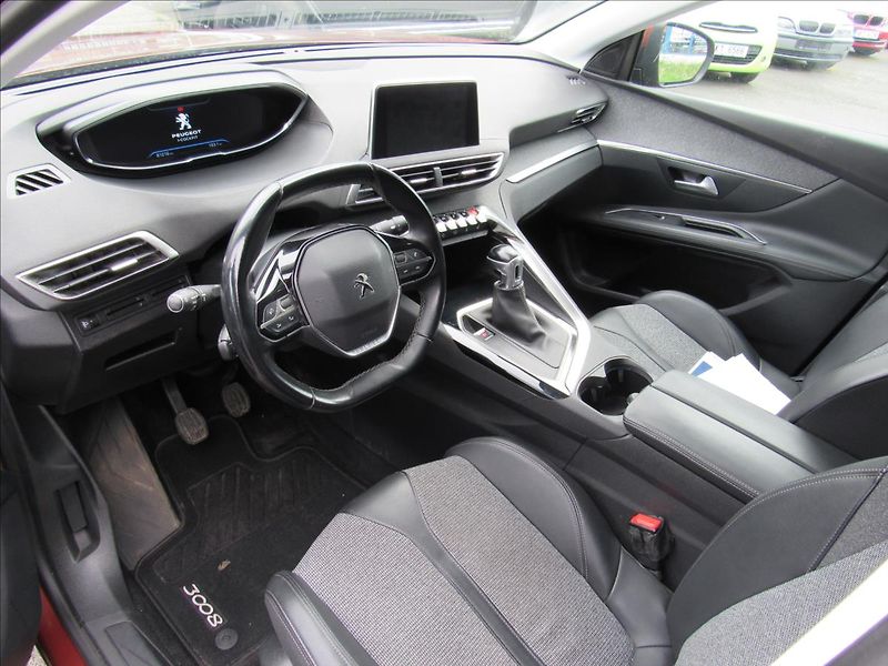 Peugeot 3008 1,2 96kW Allure 1.majitel - fotka 9 z 34