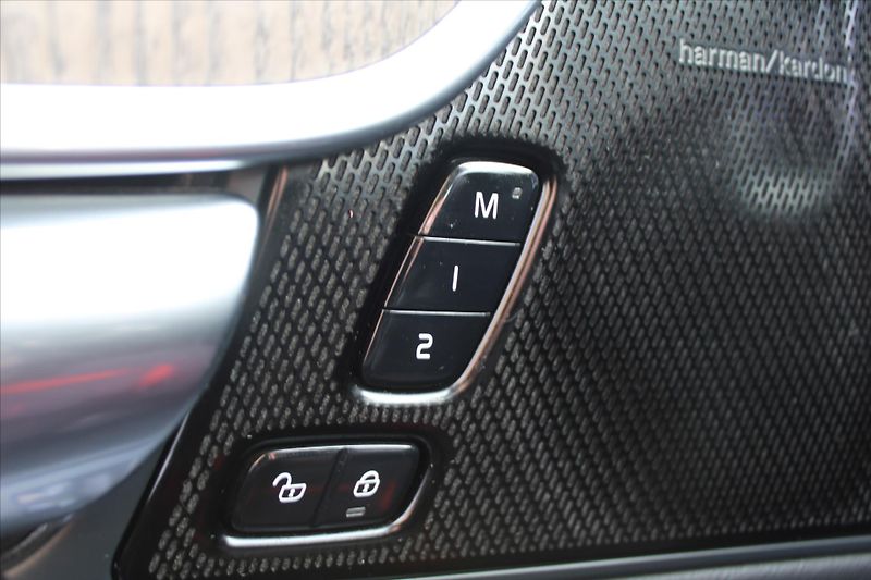 Volvo V90 2.0 B5 173kW AWD INSCRIPTION - fotka 27 z 30