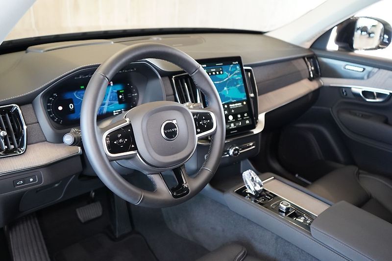 Volvo XC90 T8 PLUS Dark, Head-up, 360° - fotka 17 z 50