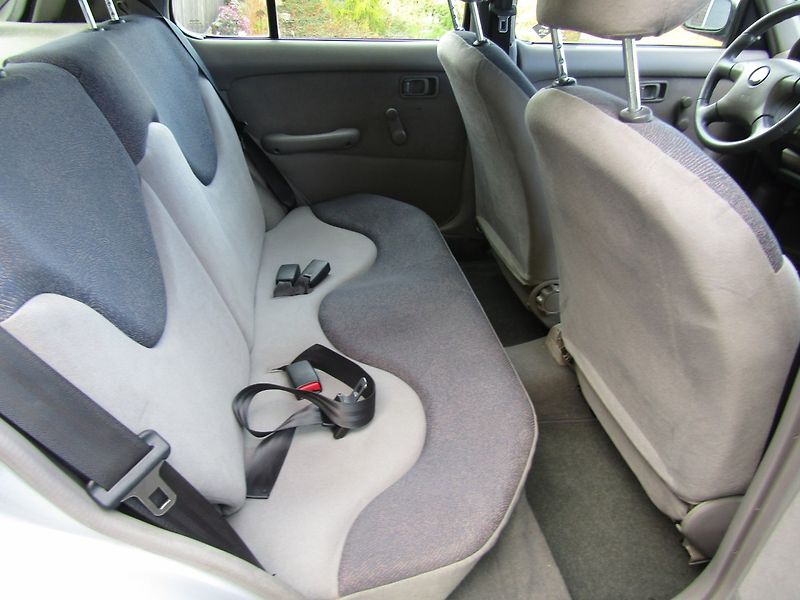 Nissan Micra (2000) 1.0 NCVT CZ PŮVOD - fotka 25 z 31