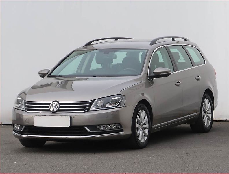 Volkswagen Passat (2012) Comfortline 2.0 TDI, 4X4 - fotka 2 z 22