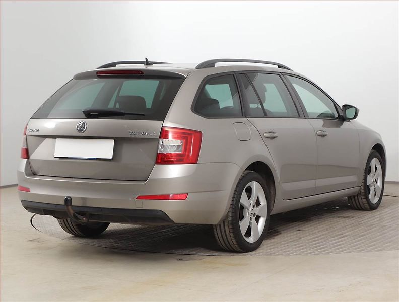 Škoda Octavia (2013) Elegance 1.4 TSI, Kůže, Navi - fotka 5 z 17