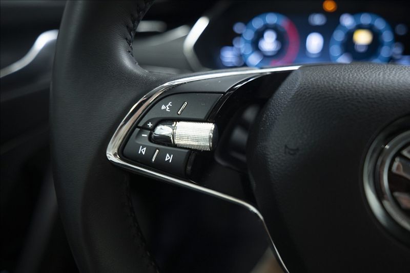 Škoda Octavia 2,0 TDI ČR KEYLESS VÝHŘEV ČR - fotka 21 z 39