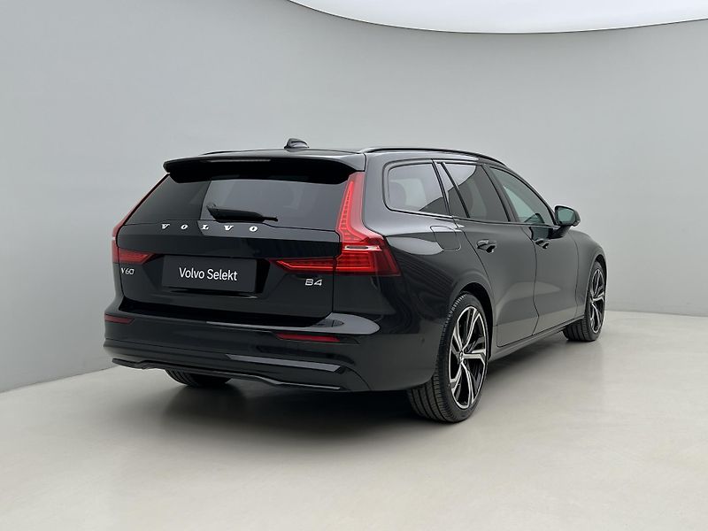 Volvo V60 B4 PLUS DARK PANORAMA - fotka 13 z 49