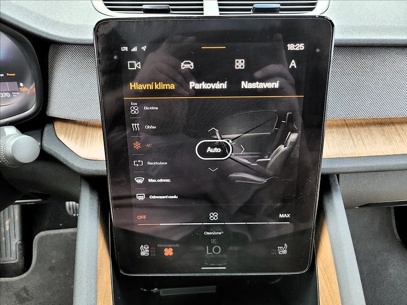 Polestar 2 0,0 zálohováno      300kw,AWD, - fotka 28 z 50
