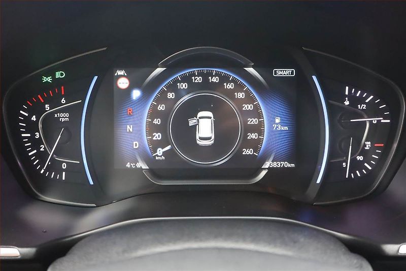 Hyundai Santa Fe (2019) Style 2.2 CRDi, 4X4, Automat - fotka 11 z 34