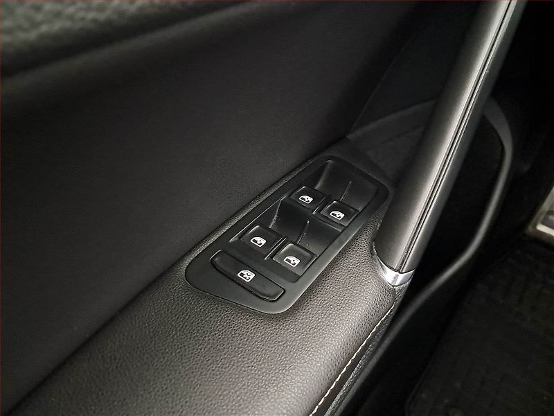 Volkswagen Golf (2016) 1.2 TSI, Serv.kniha, Kůže - fotka 16 z 17