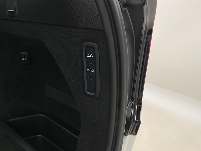 Volvo XC90 T8 RECHARGE BLACK EDITION 7m - fotka 38 z 72