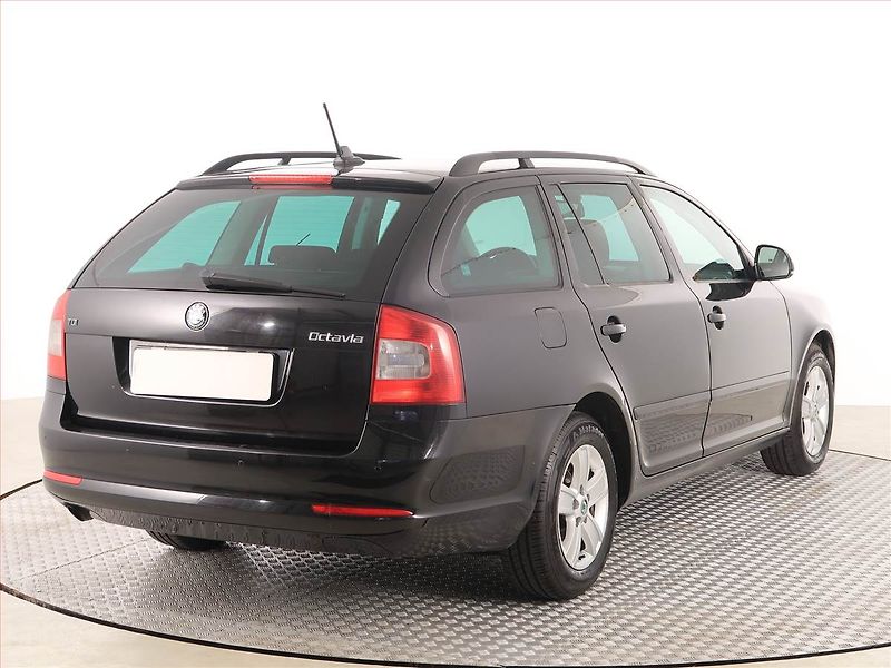 Škoda Octavia (2011) 1.6 TDI, Navi, Tempomat - fotka 5 z 17