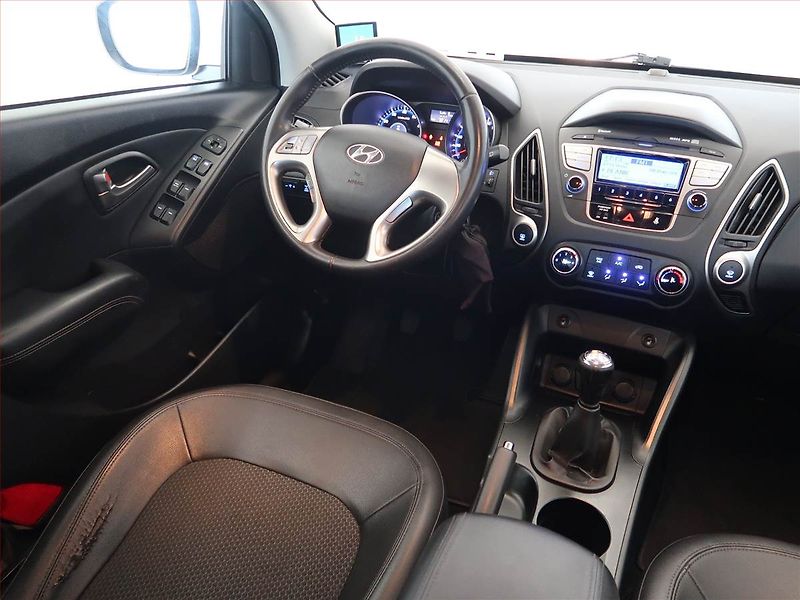 Hyundai ix35 (2010) 2.0 CVVT, 4X4, ČR,1.maj, Kůže - fotka 7 z 16