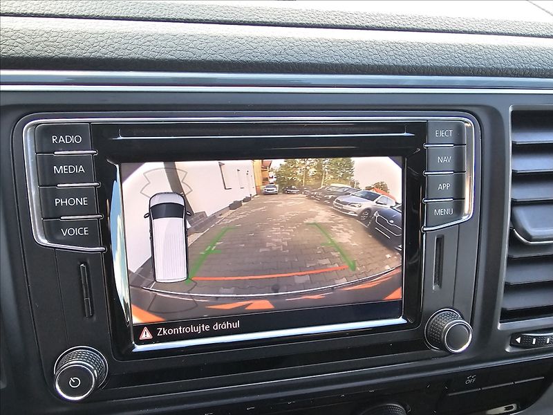 Volkswagen Multivan 2,0 TDi 110 KW Bully 7 míst TZ - fotka 41 z 52
