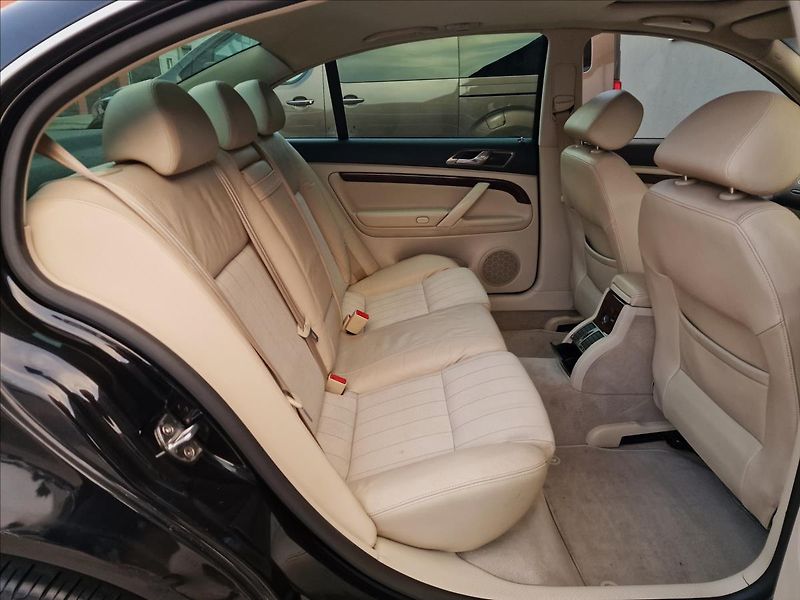 Škoda Superb 2.5 TDI  V6 120kW Elegance,ČR - fotka 15 z 46