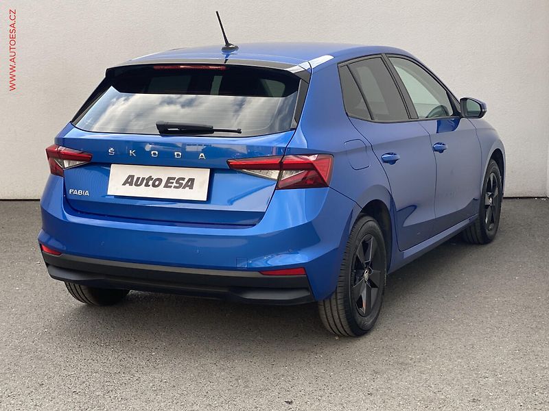 Škoda Fabia (2023) 1.0 MPi, ČR, Ambition, +kola - fotka 4 z 19
