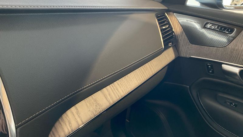 Volvo XC90 INSCRIPTION, B5 AWD, 173+10 kW - fotka 15 z 33