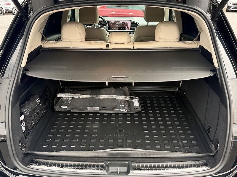 Mercedes-Benz GLE 300 d 4MATIC AMG Burmester - fotka 13 z 37