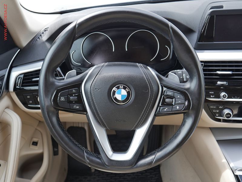 BMW Řada 5 (2018) 2.0D 520d, AT, LED, navi - fotka 11 z 25