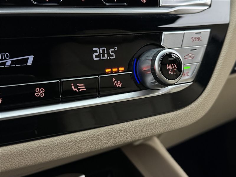 BMW X4 3,0 M40d DPH HUD 360° H/K CZ - fotka 27 z 49