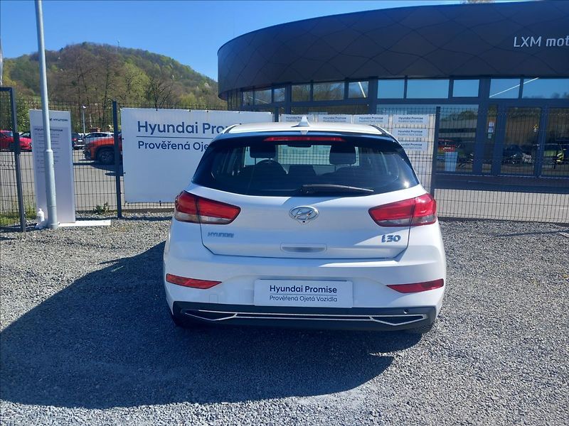 Hyundai i30 1,0 T-GDI COMFORT DCT - fotka 7 z 20