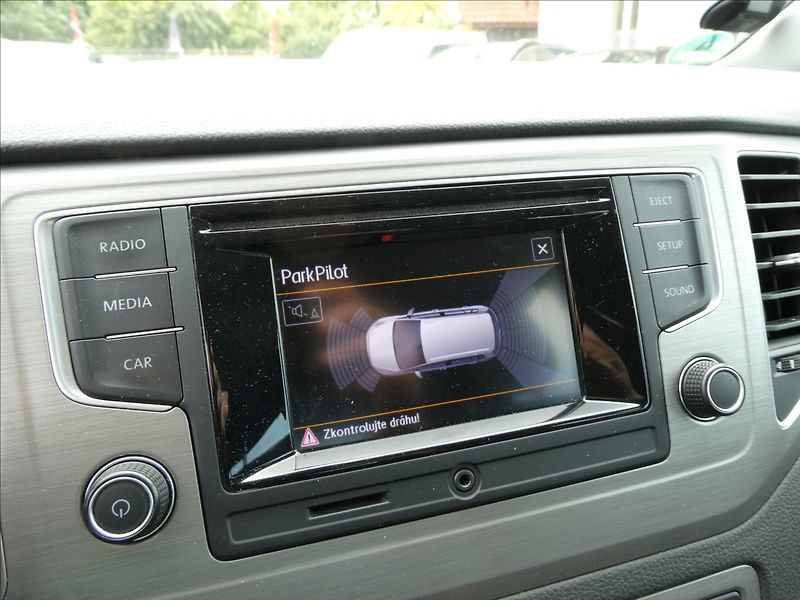 Volkswagen Golf Sportsvan 1,6 TDi 81kW 1.MAJITEL,servisk - fotka 31 z 53
