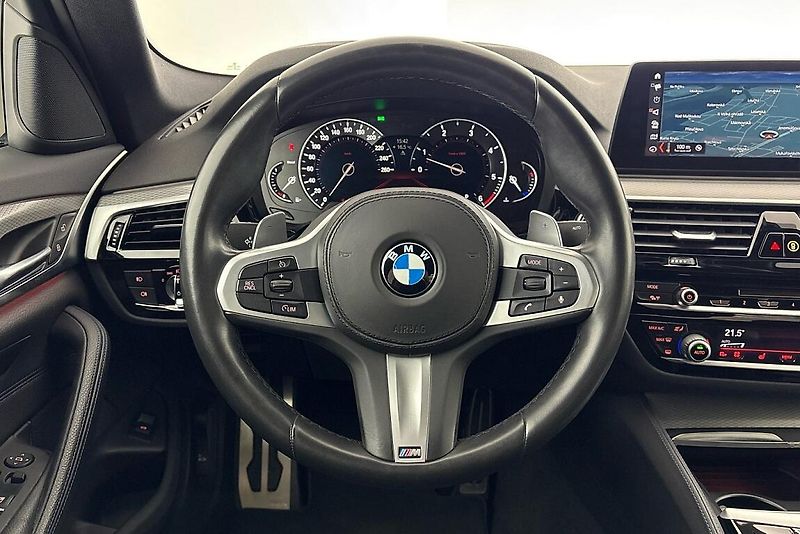 BMW Řada 5 530d xDrive - fotka 20 z 25