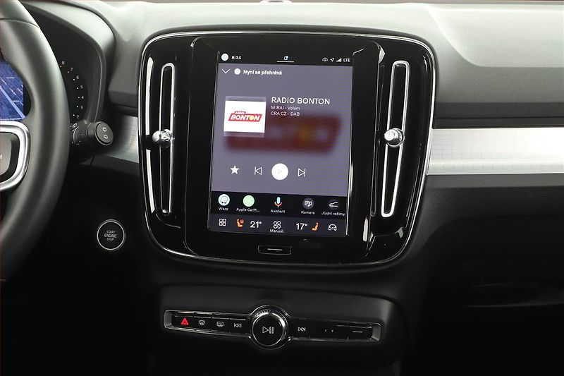 Volvo XC40 (2022) B3 - fotka 9 z 20