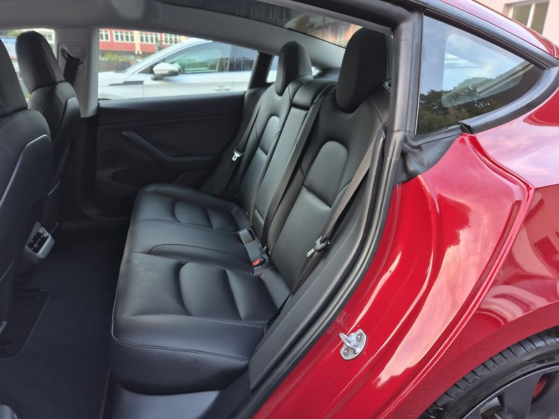 Tesla Model 3 PERFORMANCE 393kw SOH 95,1% - fotka 41 z 45