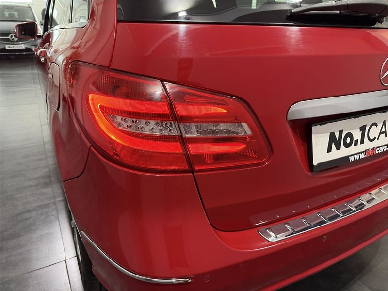 Mercedes-Benz Třídy B 1,8   CDi BI-XEN NAVI VÝHŘEV - fotka 31 z 40