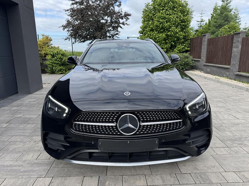 Mercedes-Benz Třídy E (2022) E 300de 4MATIC AMG Hybrid Tažn - fotka 2 z 28