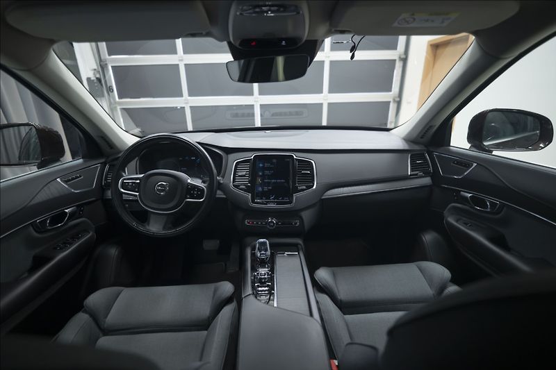 Volvo XC90 2,0 B5 AWD INSCRIPTION 7 MÍST - fotka 39 z 47