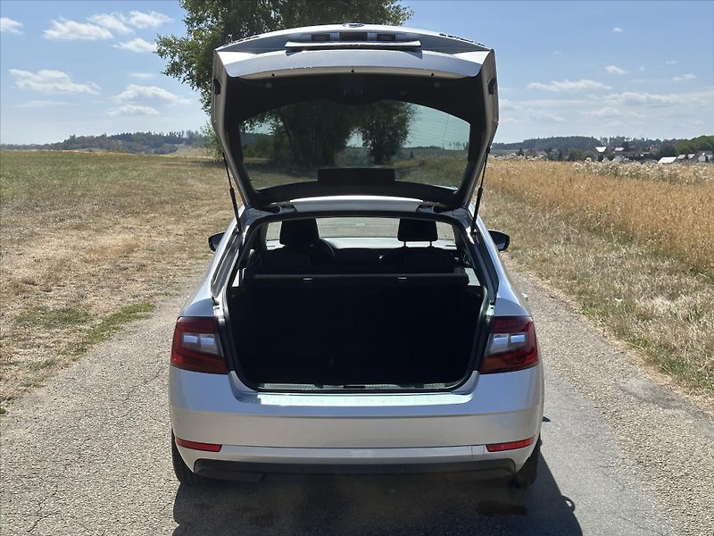 Škoda Octavia 1,6 TDI DSG CZ Style LED DPH - fotka 9 z 38