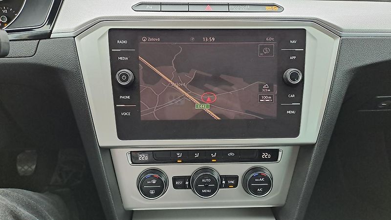 Volkswagen Passat 1.6 TDI ComfortLine Business - fotka 31 z 36