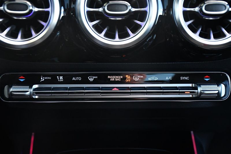 Mercedes-Benz GLA 45S AMG 4MATIC+PANO - fotka 49 z 53