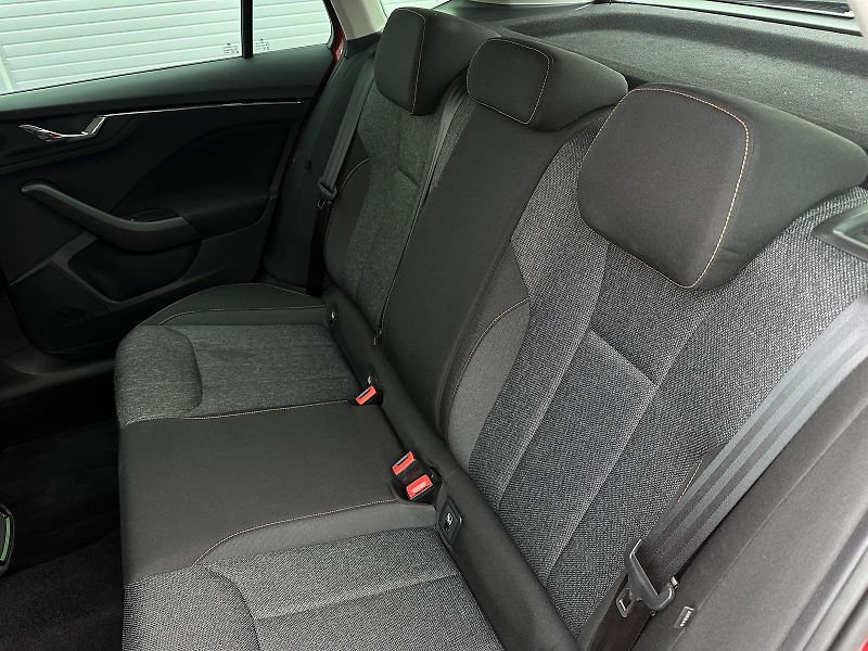 Škoda Kamiq 1.0TSi 110PS Ambition LED Temp - fotka 30 z 36