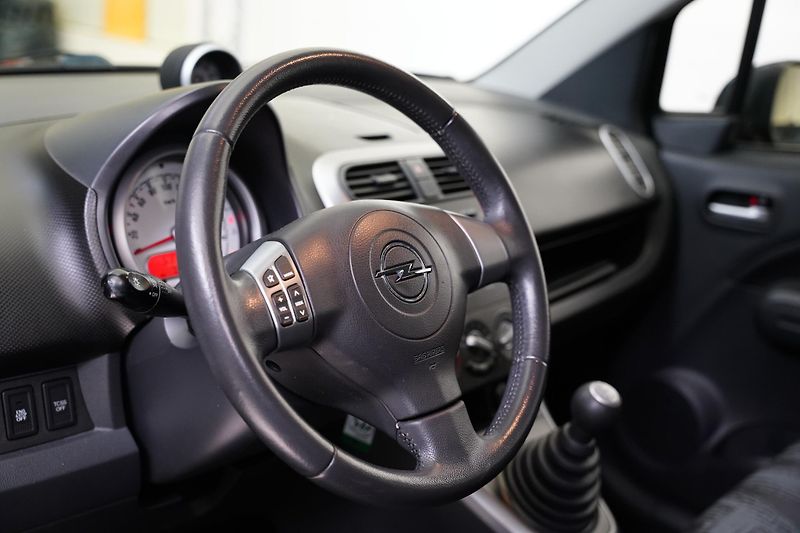 Opel Agila - fotka 14 z 22